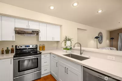 12034 15th Avenue NE #309, Seattle, WA 98125 - Photo 6