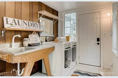 10741 Palatine Avenue N, Seattle, WA 98133 - Photo 8