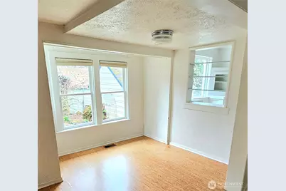 10741 Palatine Avenue N, Seattle, WA 98133 - Photo 4