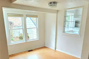 10741 Palatine Ave N, Seattle, WA 98133 - Photo 4