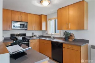 924 W Emerson St, Seattle, WA 98119 - Photo 16