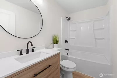 5055 W 33rd Court NE, Tacoma, WA 98422 - Photo 16