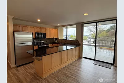 4561 Lake Washington Boulevard NE #102, Kirkland, WA 98033 - Photo 4