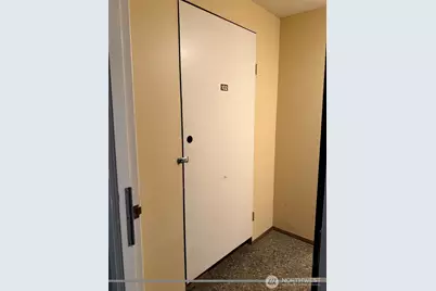 4561 Lake Washington Boulevard NE #102, Kirkland, WA 98033 - Photo 2