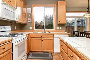 18323 10th Dr SE, Bothell, WA 98012 - Photo 8