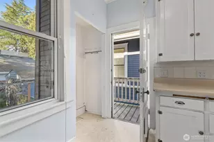 1721 3rd Ave N, Seattle, WA 98109 - Photo 24