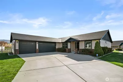 229 Sun Valley Drive, Wenatchee, WA 98801 - Photo 1