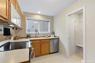 2801 NE 130th St, Seattle, WA 98125 - Photo 10