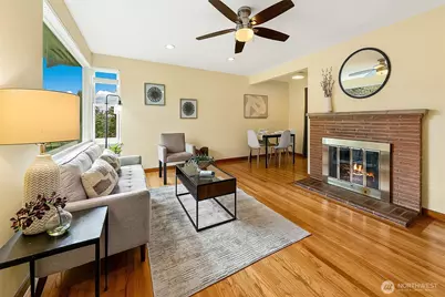 7025 25th Avenue NE, Seattle, WA 98115 - Photo 2