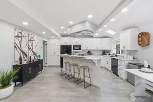 320 NW 110th St, Seattle, WA 98177 - Photo 8