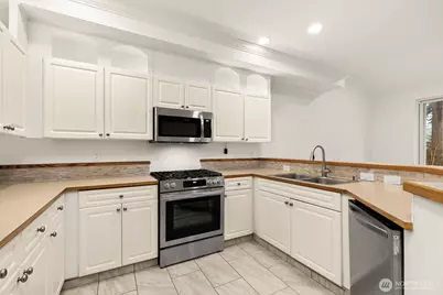 12530 Admiralty Way #B104, Everett, WA 98204 - Photo 4