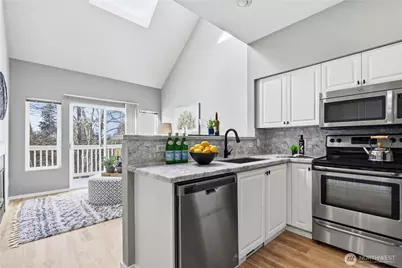 6649 SE Cougar Mountain Way, Bellevue, WA 98006 - Photo 10