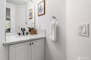 6649 SE Cougar Mountain Way, Bellevue, WA 98006 - Photo 2