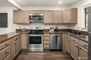 210 Boylston Ave E, Seattle, WA 98102 - Photo 14