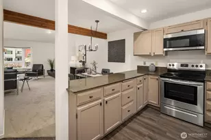 210 Boylston Ave E, Seattle, WA 98102 - Photo 16