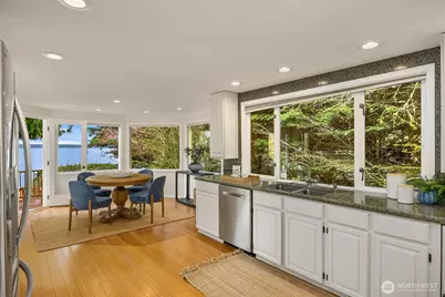 7946 Grand Avenue NE, Bainbridge Island, WA 98110 - Photo 10