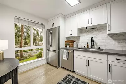 1607 102nd Place NE #D1, Bellevue, WA 98004 - Photo 6