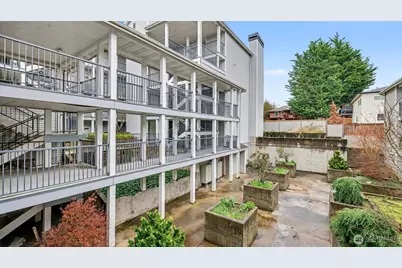 9200 Greenwood Avenue N #A202, Seattle, WA 98103 - Photo 2