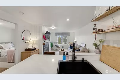 9200 Greenwood Avenue N #A202, Seattle, WA 98103 - Photo 12