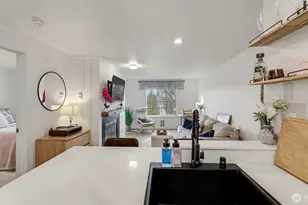 9200 Greenwood Ave N, Seattle, WA 98103 - Photo 12