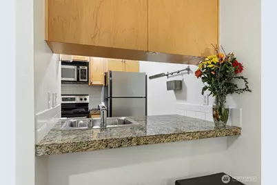 301 W Raye Street #201, Seattle, WA 98119 - Photo 6