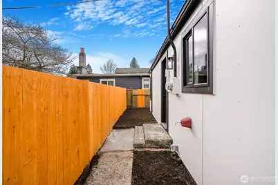 7934 SW 20th Avenue, Seattle, WA 98106 - Photo 18