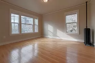 901 NE 43rd St, Seattle, WA 98105 - Photo 8