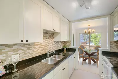 12631 NE 9th Place #C303, Bellevue, WA 98005 - Photo 4