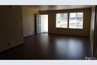 906 S 22nd Court, Mount Vernon, WA 98274 - Photo 4