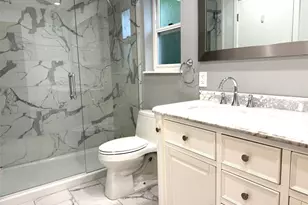 12043 Bartlett Ave NE, Seattle, WA 98125 - Photo 10