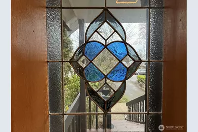 12043 Bartlett Avenue NE, Seattle, WA 98125 - Photo 2