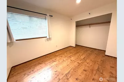 12043 Bartlett Avenue NE, Seattle, WA 98125 - Photo 20