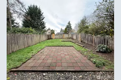 12043 Bartlett Avenue NE, Seattle, WA 98125 - Photo 24