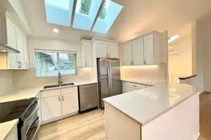 12043 Bartlett Ave NE, Seattle, WA 98125 - Photo 6