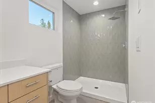 10748 Interlake Ave N, Seattle, WA 98133 - Photo 16