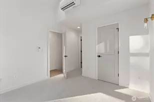 10748 Interlake Ave N, Seattle, WA 98133 - Photo 14