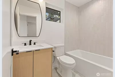 10748 Interlake Avenue N, Seattle, WA 98133 - Photo 6