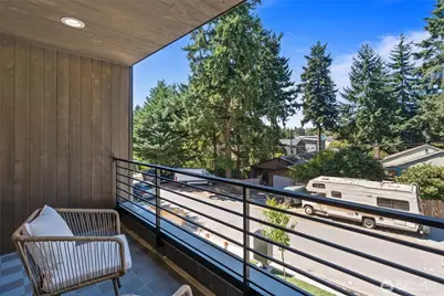 10752 Interlake Avenue N, Seattle, WA 98133 - Photo 14