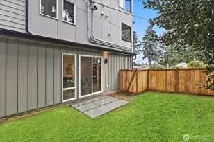 10752 Interlake Ave N, Seattle, WA 98133 - Photo 8