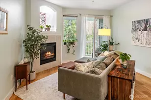 12712 Admiralty Way, Everett, WA 98204 - Photo 2