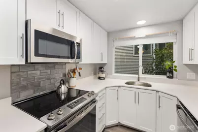 1729 18th Avenue #201, Seattle, WA 98122 - Photo 14