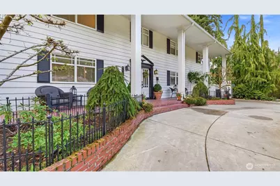 10506 Robin Hood Drive, Edmonds, WA 98020 - Photo 2