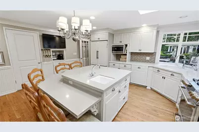 10506 Robin Hood Drive, Edmonds, WA 98020 - Photo 12