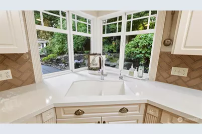 10506 Robin Hood Drive, Edmonds, WA 98020 - Photo 12