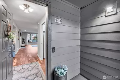 1819 N 107th Street #204, Seattle, WA 98133 - Photo 2