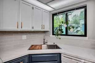 1819 N 107th St, Seattle, WA 98133 - Photo 4