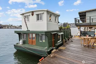 2706 Westlake Ave N, Seattle, WA 98109 - Photo 2