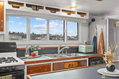 2706 Westlake Avenue N #01A, Seattle, WA 98109 - Photo 16