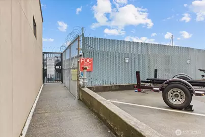 2706 Westlake Avenue N #01A, Seattle, WA 98109 - Photo 32