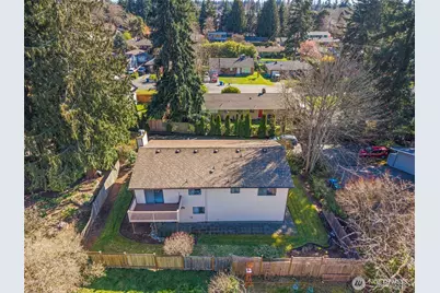 12213 Densmore Avenue N, Seattle, WA 98133 - Photo 24